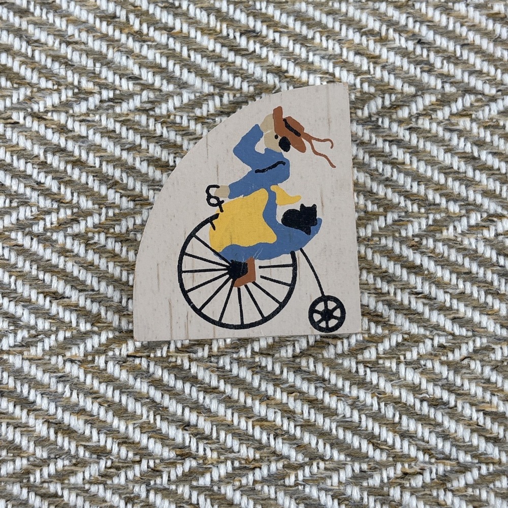 FJ Designs The Cat's Meow Village 1989 Accessory, Ada Belle #1146-04